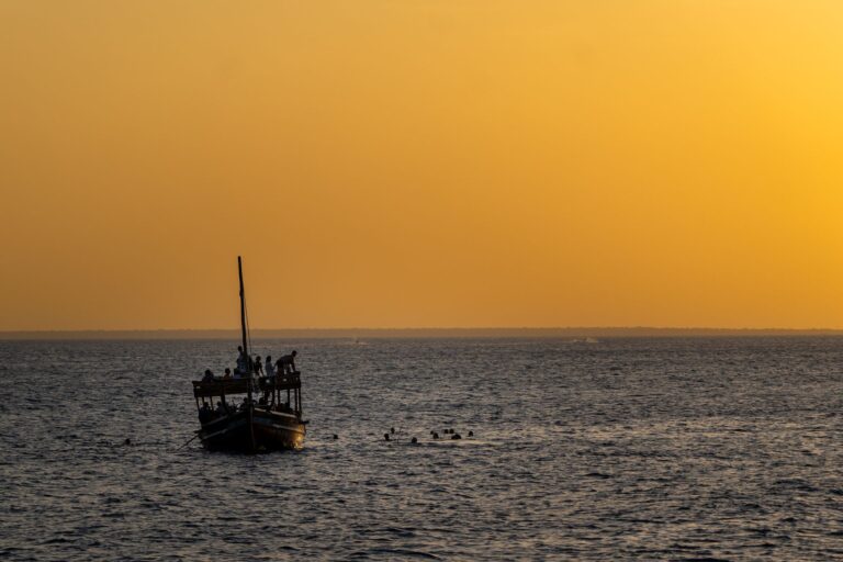 Sandbanks & Dhow Sailing